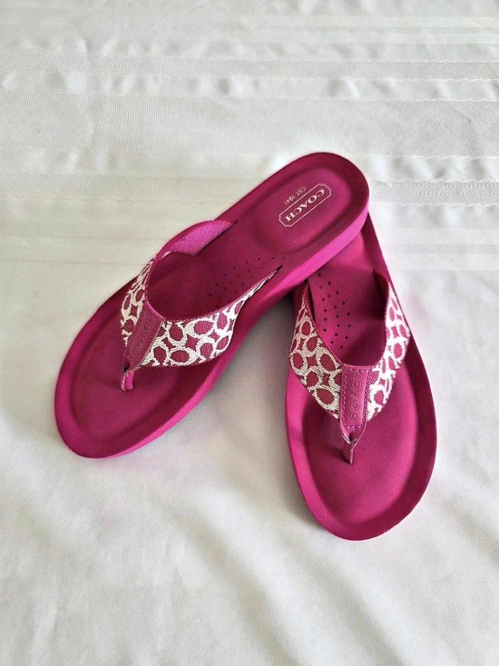 Coach Fuchsia Signature C Thong Flip Flop Sandals Womens Size 8B